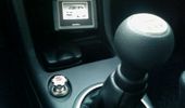 Super ringe Kvalli - Men tjek - �ber geiler Cockpit, den store stok til h�jre, lille aftermarket cigar dut til venstre, og vejviseren med swift som intro foroven... :-)