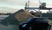 Godt man n�ede at bremse, s� man ik var b�vet ind i den bunke lort eller tiltet i vandet...