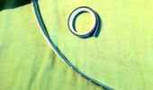 Den medf�lgende 3M tape monteres p� LED strip, den passer 100% i breden, s� man f�r en meget fin finnish.